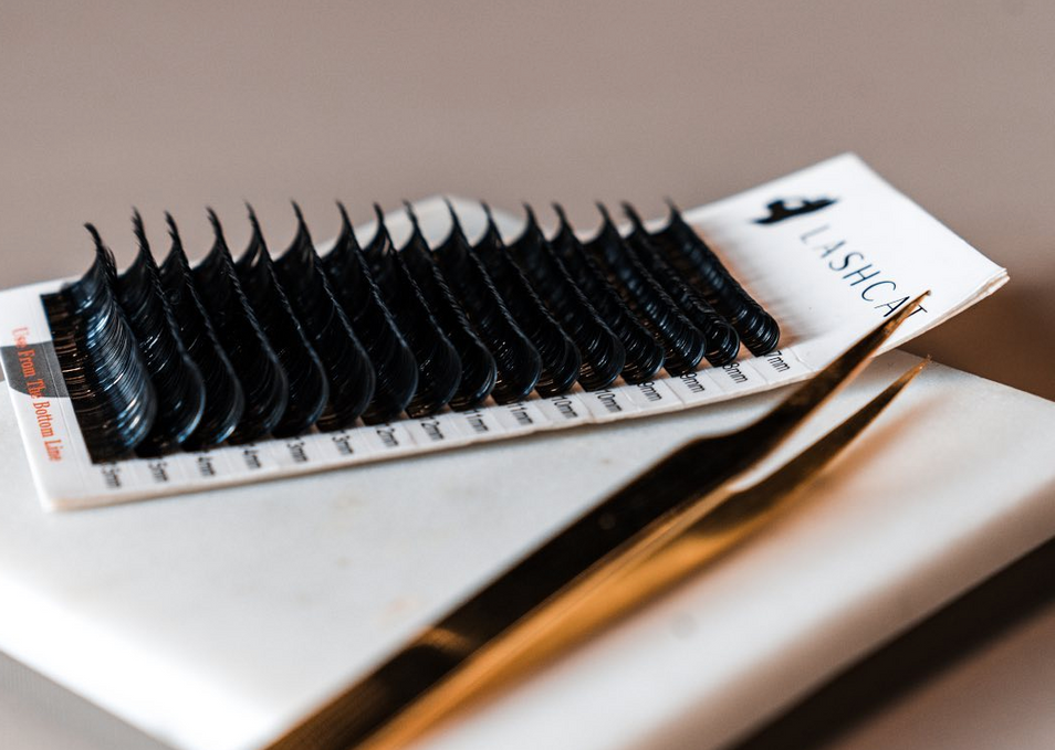 Make Your Lashes Sparkle, Wherever You Are