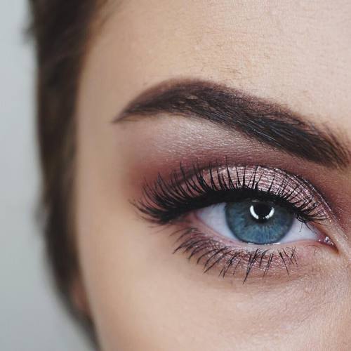 How To Turn Your Holiday Clients Into Year Round Lash Lovers